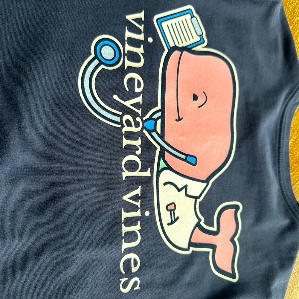 Selling 4 Vineyard Vines women’s T-shirts size medium in excellent condition